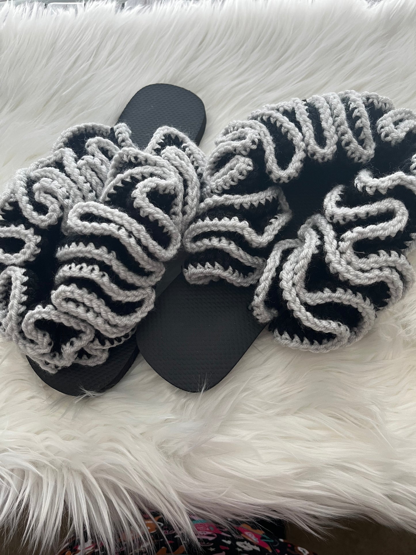 Black with Light Grey extreme Ruffle