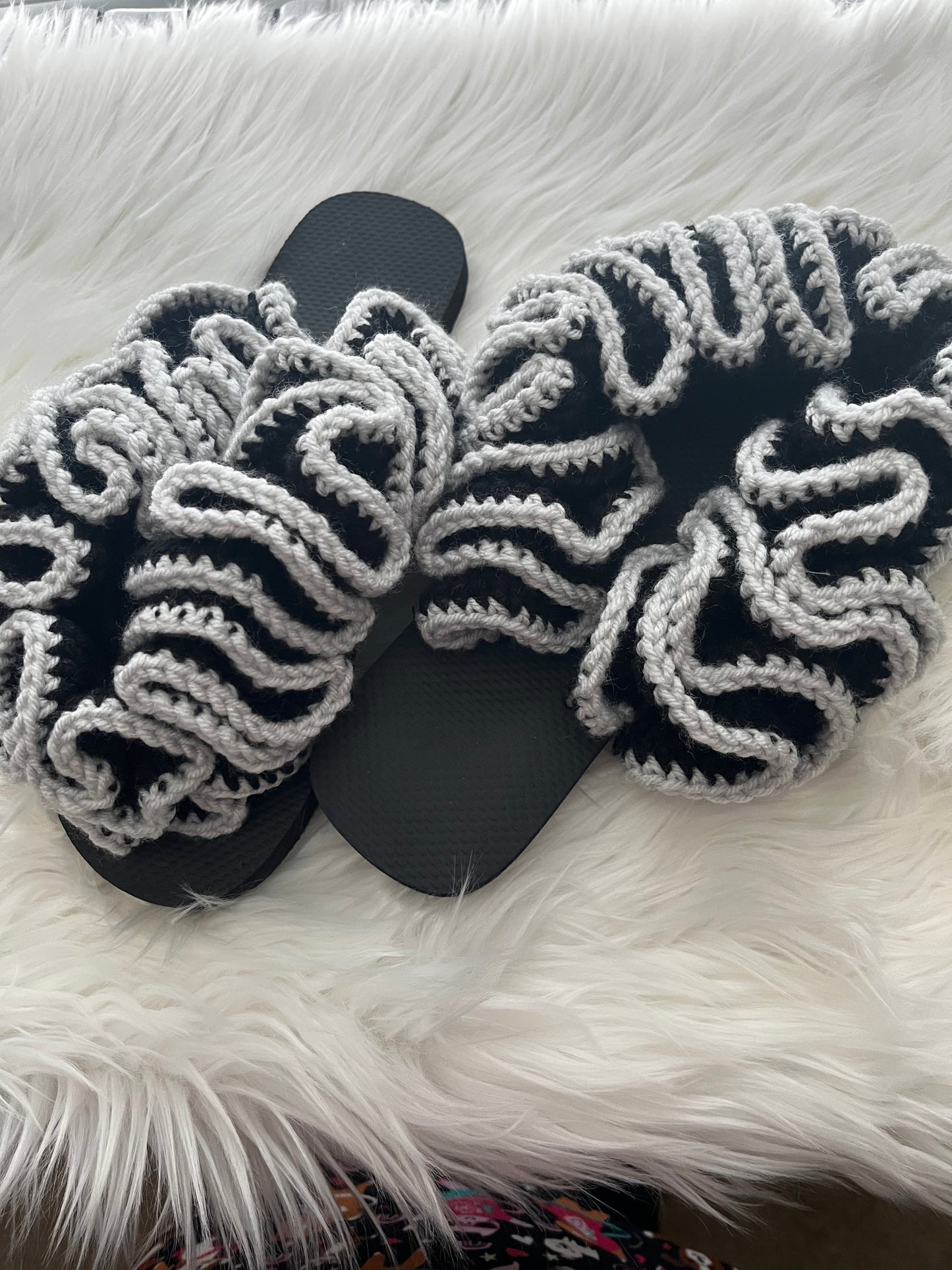 Black with Light Grey extreme Ruffle