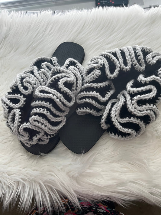 Black with Light Grey extreme Ruffle